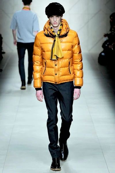 Look 16